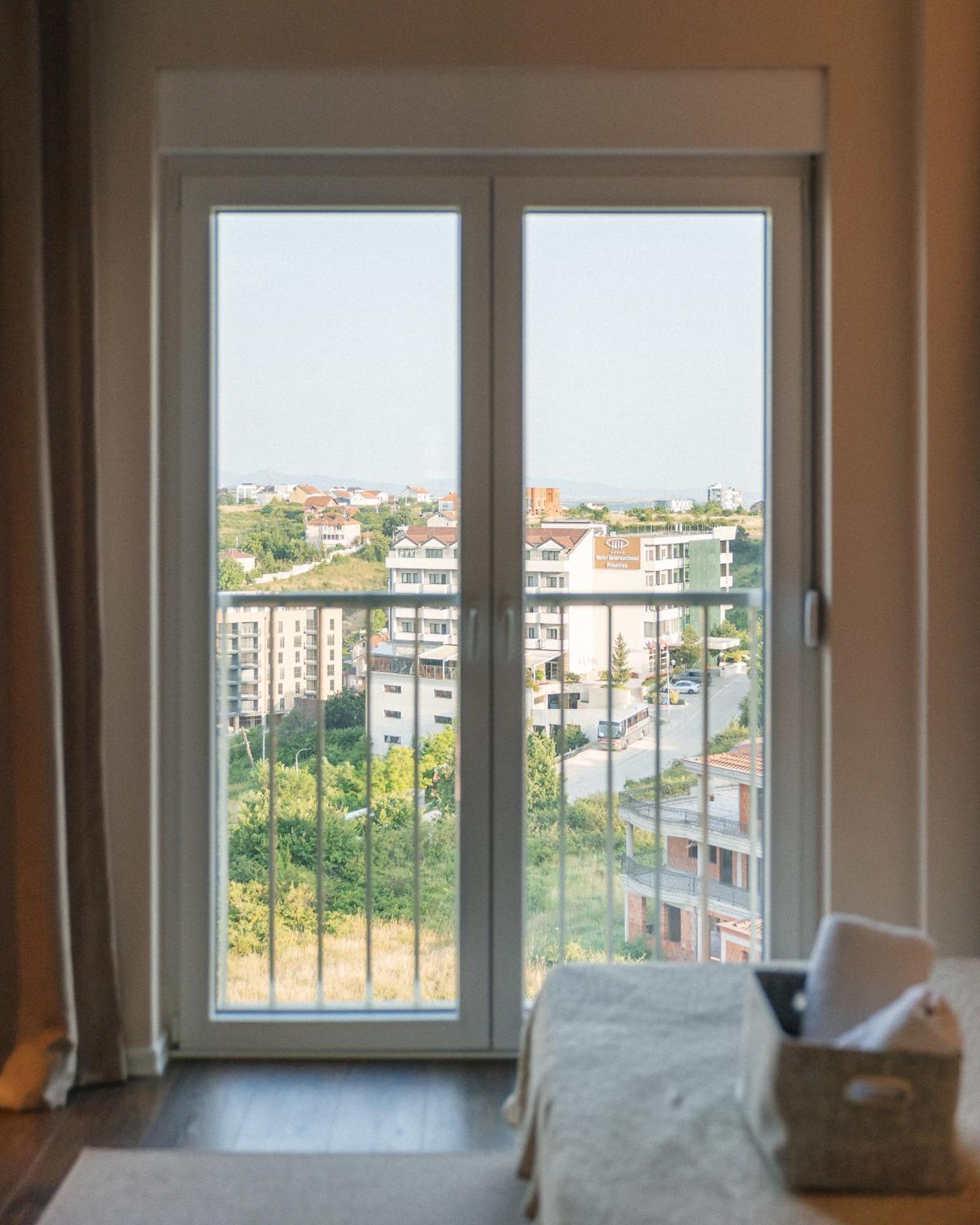 Etern Apart Hotel Приштина Экстерьер фото