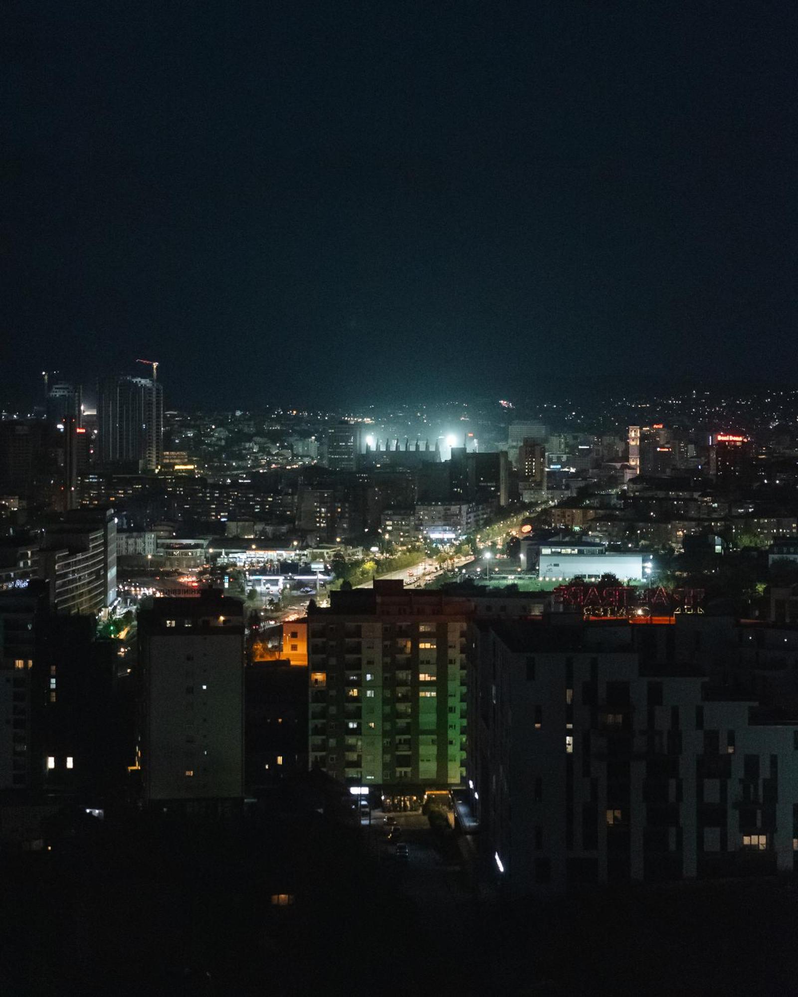 Etern Apart Hotel Приштина Экстерьер фото
