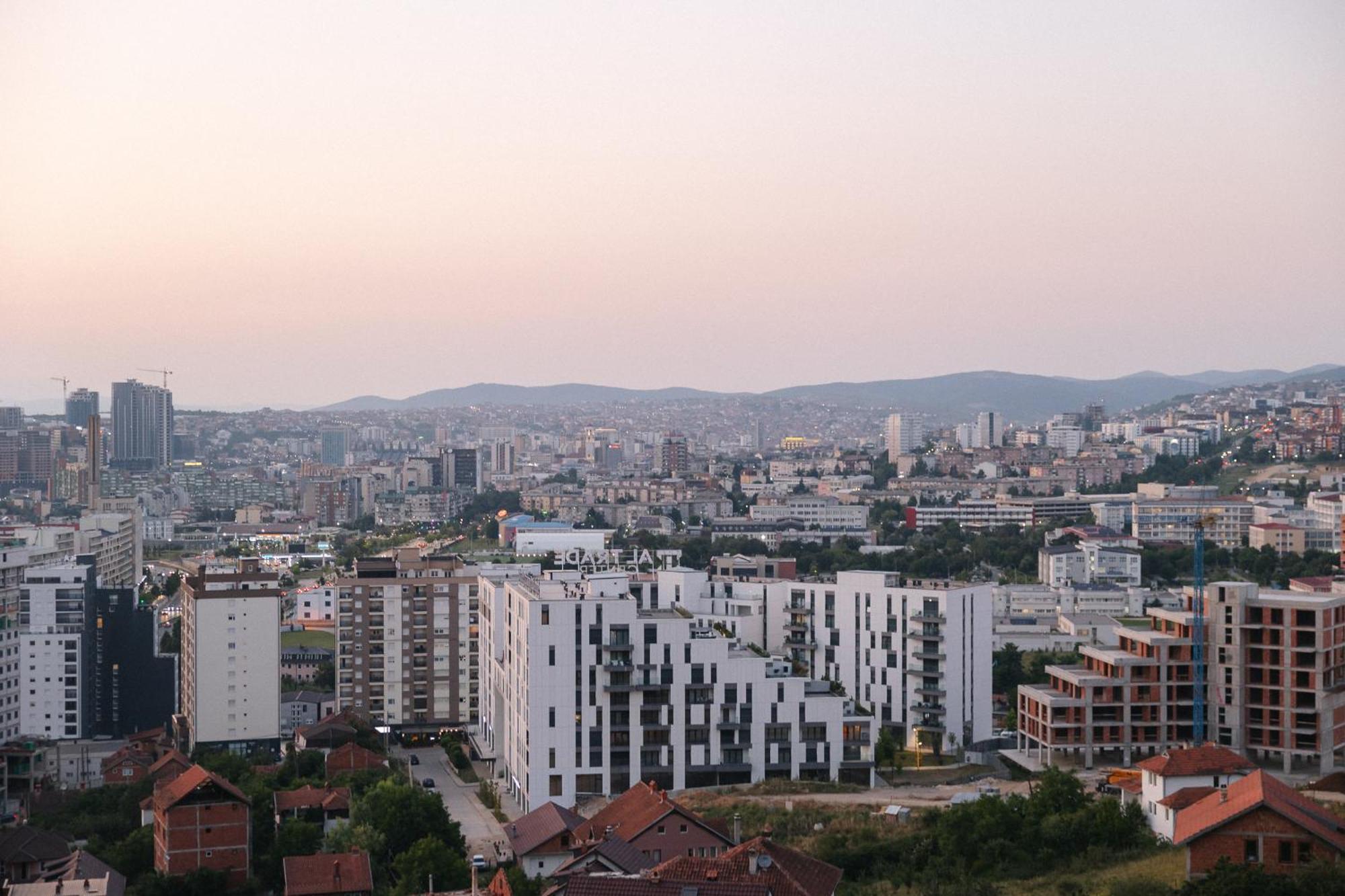 Etern Apart Hotel Приштина Экстерьер фото